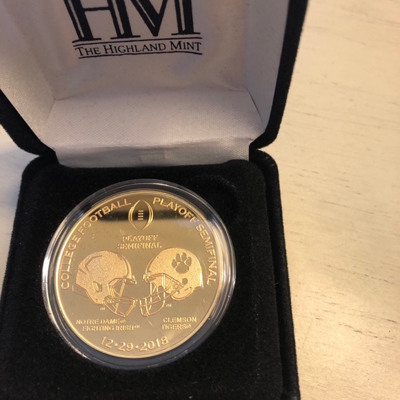 Notre Dame VS. Clemson 2018 Gold Mint Coin - Picture 2 of 6